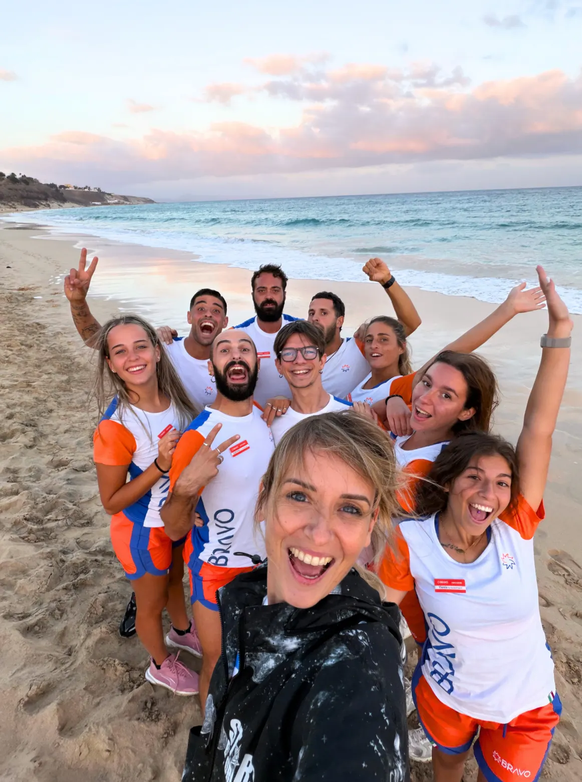 Selfie di gruppo dello staff Stars Be Original