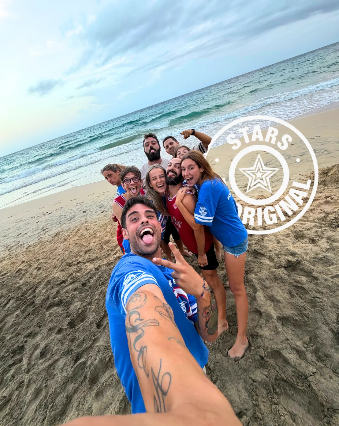 Selfie di gruppo Stars Be Original in spiaggia